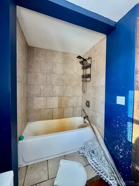 Bath - 4407 Redmond Rd, Springfield, OH 45505 photo 2 of 7