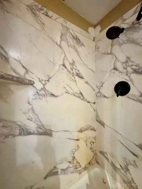 Bath - 4407 Redmond Rd, Springfield, OH 45505 photo 6 of 7