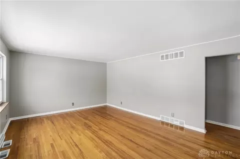 Living - 9151 Tag Dr, Cincinnati, OH 45231 photo 2 of 5