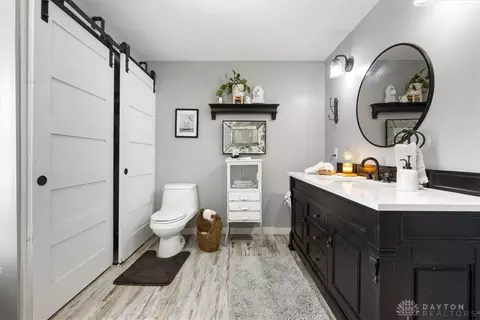 Bath - 366 N Hampton Rd, Springfield, OH 45504 photo 2 of 6