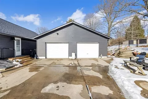 Exterior - 366 N Hampton Rd, Springfield, OH 45504 photo 3 of 12