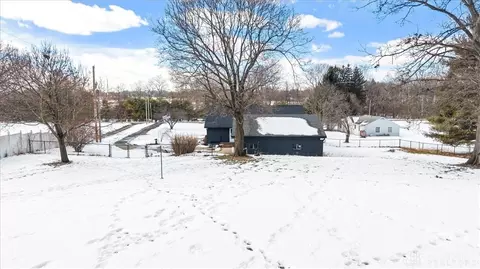Exterior - 366 N Hampton Rd, Springfield, OH 45504 photo 11 of 12
