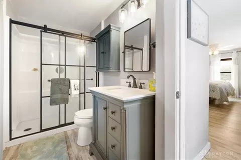 Bath - 366 N Hampton Rd, Springfield, OH 45504 photo 4 of 6