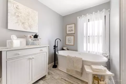 Bath - 366 N Hampton Rd, Springfield, OH 45504 photo 1 of 6