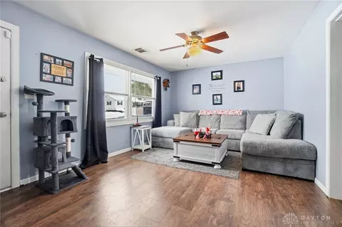 Living - 1267 Beech St, Fairborn, OH 45324 photo 2 of 4