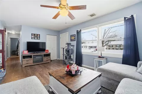 Living - 1267 Beech St, Fairborn, OH 45324 photo 4 of 4