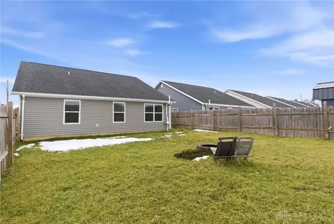 Exterior - 736 E Northern Ave, Springfield, OH 45503 photo 6 of 7