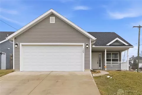 Exterior - 736 E Northern Ave, Springfield, OH 45503 photo 2 of 7