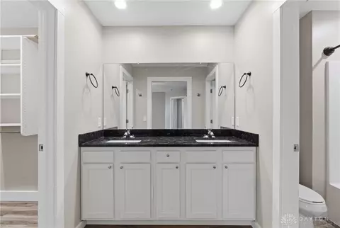 Bath - 736 E Northern Ave, Springfield, OH 45503 photo 2 of 3