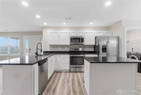 Kitchen - 736 E Northern Ave, Springfield, OH 45503 photo 3 of 4