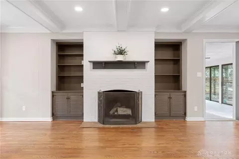 Living - 3510 Ridgeway Rd, Kettering, OH 45419 photo 5 of 10