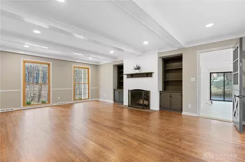 Living - 3510 Ridgeway Rd, Kettering, OH 45419 photo 4 of 10