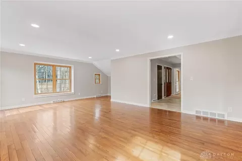 Living - 3510 Ridgeway Rd, Kettering, OH 45419 photo 9 of 10