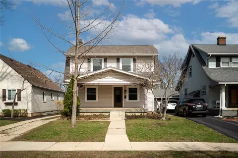 211 Triangle Ave, Oakwood, OH 45419