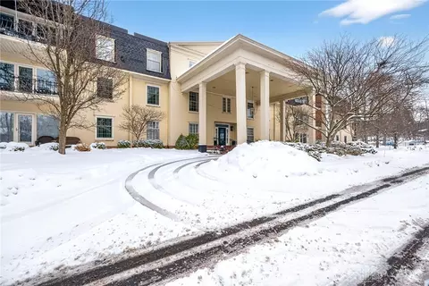 333 Oakwood Ave #2B, Oakwood, OH 45409