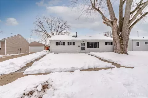 38 Lindway Dr, Fairborn, OH 45324