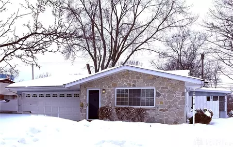 1521 Beaver Creek Ln, Dayton, OH 45429