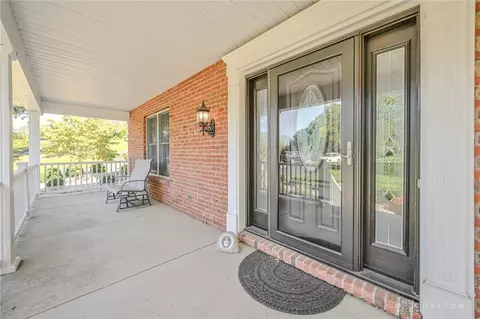 Exterior - 224 Roscommon Dr, Springfield, OH 45503 photo 6 of 10
