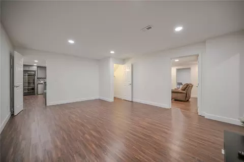 Living - 224 Roscommon Dr, Springfield, OH 45503 photo 4 of 5