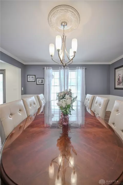 Dining - 224 Roscommon Dr, Springfield, OH 45503 photo 4 of 6