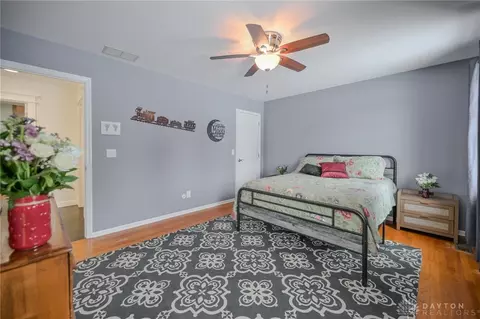 Bedroom - 224 Roscommon Dr, Springfield, OH 45503 photo 4 of 11