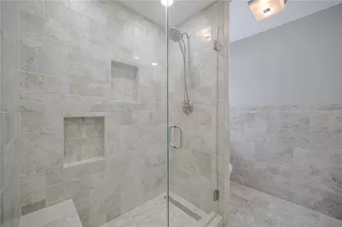 Bath - 224 Roscommon Dr, Springfield, OH 45503 photo 14 of 22