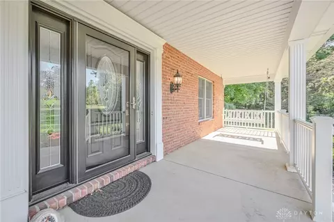 Exterior - 224 Roscommon Dr, Springfield, OH 45503 photo 5 of 10