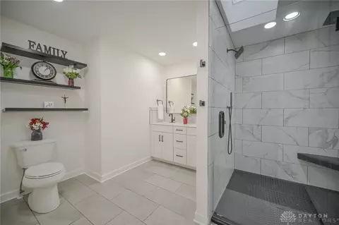 Bath - 224 Roscommon Dr, Springfield, OH 45503 photo 5 of 22