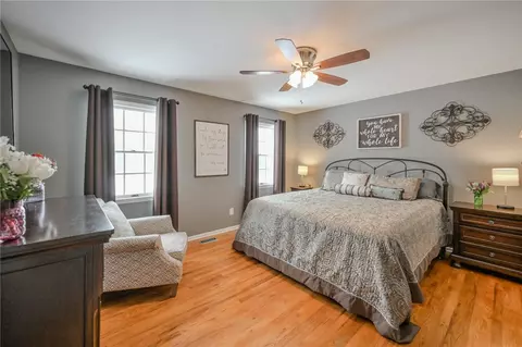 Bedroom - 224 Roscommon Dr, Springfield, OH 45503 photo 9 of 11
