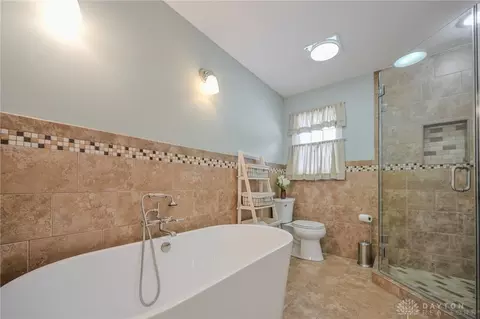 Bath - 224 Roscommon Dr, Springfield, OH 45503 photo 13 of 22
