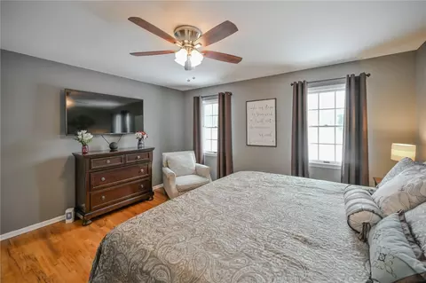 Bedroom - 224 Roscommon Dr, Springfield, OH 45503 photo 10 of 11