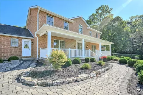 Exterior - 224 Roscommon Dr, Springfield, OH 45503 photo 4 of 10