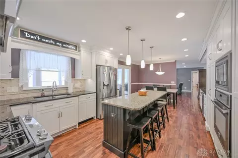 Kitchen - 224 Roscommon Dr, Springfield, OH 45503 photo 4 of 12