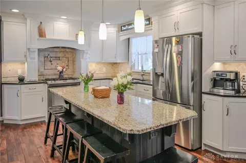 Kitchen - 224 Roscommon Dr, Springfield, OH 45503 photo 6 of 12