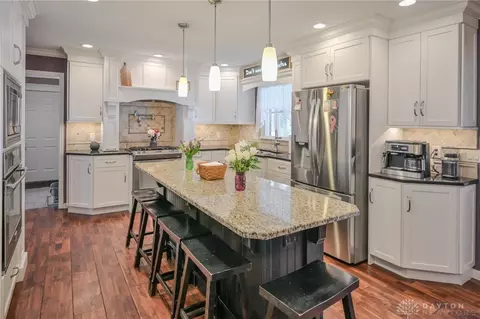 Kitchen - 224 Roscommon Dr, Springfield, OH 45503 photo 2 of 12