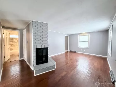 Living - 1806 N Sweetbriar Ln, Springfield, OH 45505 photo 3 of 5