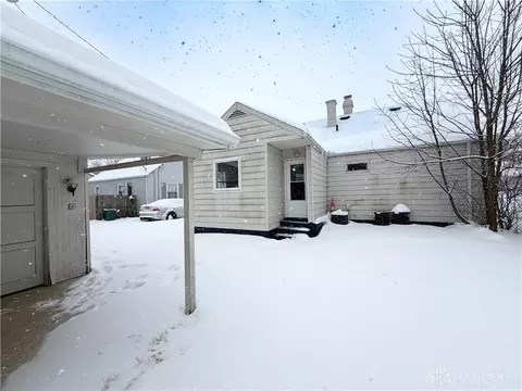 Exterior - 1806 N Sweetbriar Ln, Springfield, OH 45505 photo 5 of 5