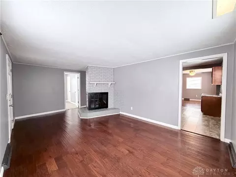 Living - 1806 N Sweetbriar Ln, Springfield, OH 45505 photo 2 of 5