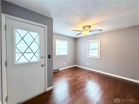 Entry Way - 1806 N Sweetbriar Ln, Springfield, OH 45505 photo 1 of 4