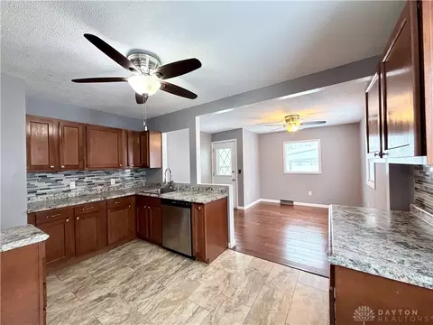 Kitchen - 1806 N Sweetbriar Ln, Springfield, OH 45505 photo 2 of 4