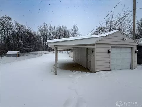 Exterior - 1806 N Sweetbriar Ln, Springfield, OH 45505 photo 3 of 5