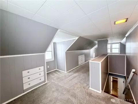 Entry Way - 1806 N Sweetbriar Ln, Springfield, OH 45505 photo 3 of 4
