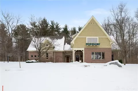 2064 Echoing Oaks Cir, Dayton, OH 45414