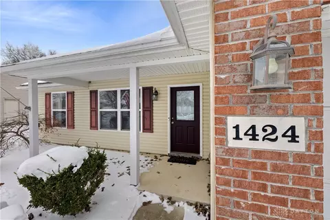 1424 Michael Dr, Troy, OH 45373