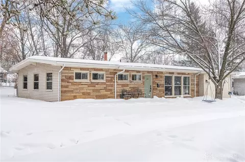 935 Fairacres Dr, Dayton, OH 45429