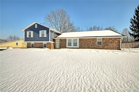 3867 Lofty Oaks Dr, Dayton, OH 45430