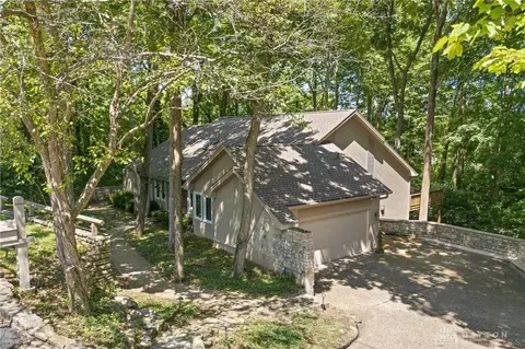 4400 Royal Ridge Way, Dayton, OH 45429