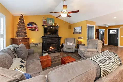 Living - 84 W Mill St, Springboro, OH 45066 photo 1 of 5