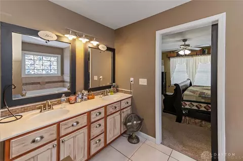 Bath - 84 W Mill St, Springboro, OH 45066 photo 2 of 5