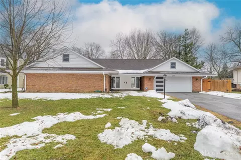 211 Whittington Dr, Centerville, OH 45459